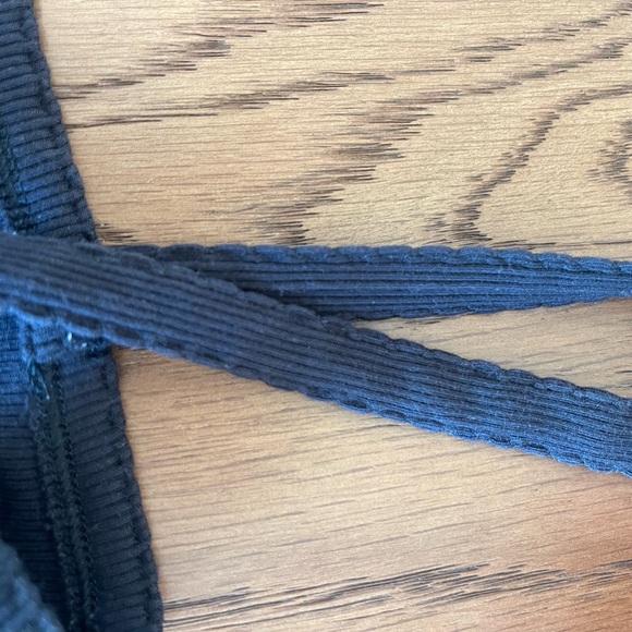 Aritzia black tank - Picture 4 of 7